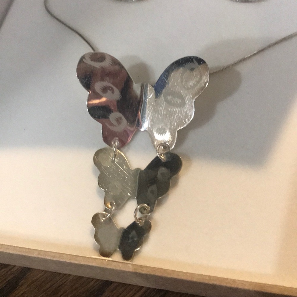 EUC Silver Butterfly Necklace - Picture 3 of 6